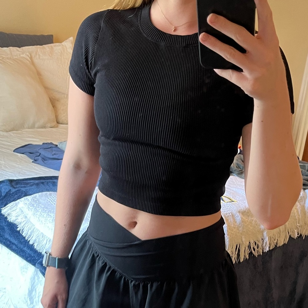 black ribbed stretchy baby tee